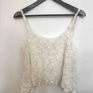  - Maglinne i spets från Zara. Använd ett fåtal ggr. 