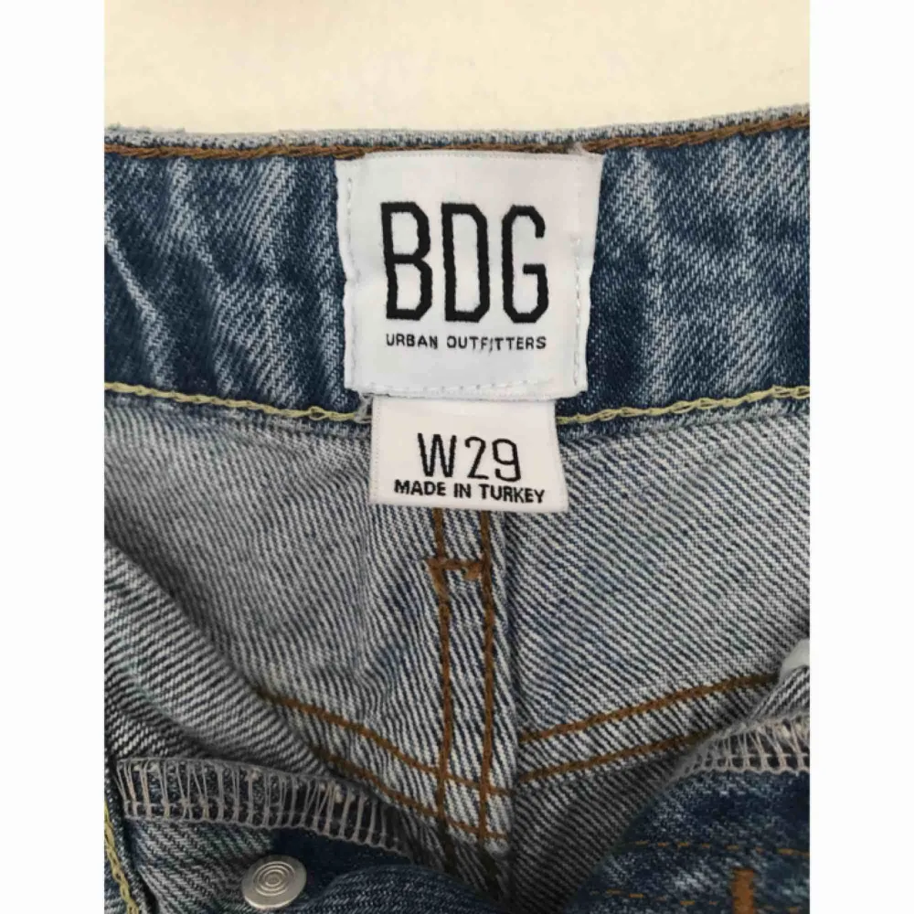 Boyfriend-shorts från Urban Outfitters. Köpta i början av sommaren i London, men tyvärr är de för stora för mig. Originalpris 549kr. . Shorts.