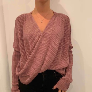 Blus, NAKD - Fin tröja till vardags och fest från nakd. Aldrig använd så i fint skick. Frakt tillkommer! 