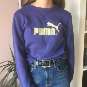  - Äkta puma tröja i fint skick! Står att det är storlek S men passar bra på mig som är XS! Säljer pågrund av att jag inte använder den så mycket. Frakt tillkomer :)
