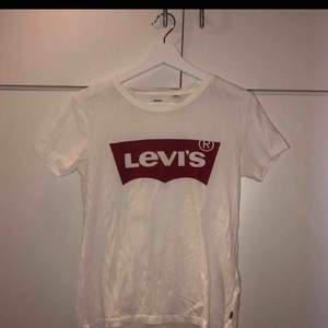 Levis T-shirt, använd en gång!