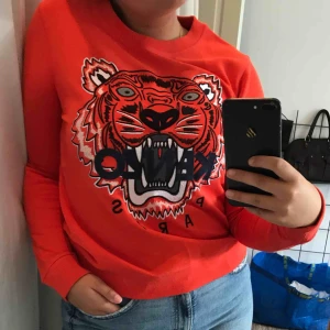  - Äkta kenzotröja, tyvärr aldrig använt den, orange cool färg. 