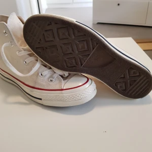 - Helt nya converse storlek 37