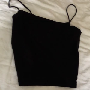 Ett fint linne ifrån Gina! - Jätteskönt! Säljs på grund av att jag har flera svarta linnen!