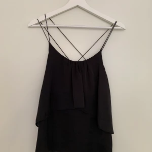 Linne i silkesmaterial - Ett jättefint linne från Gina i st 34 men stort i storleken så snarare 36. 