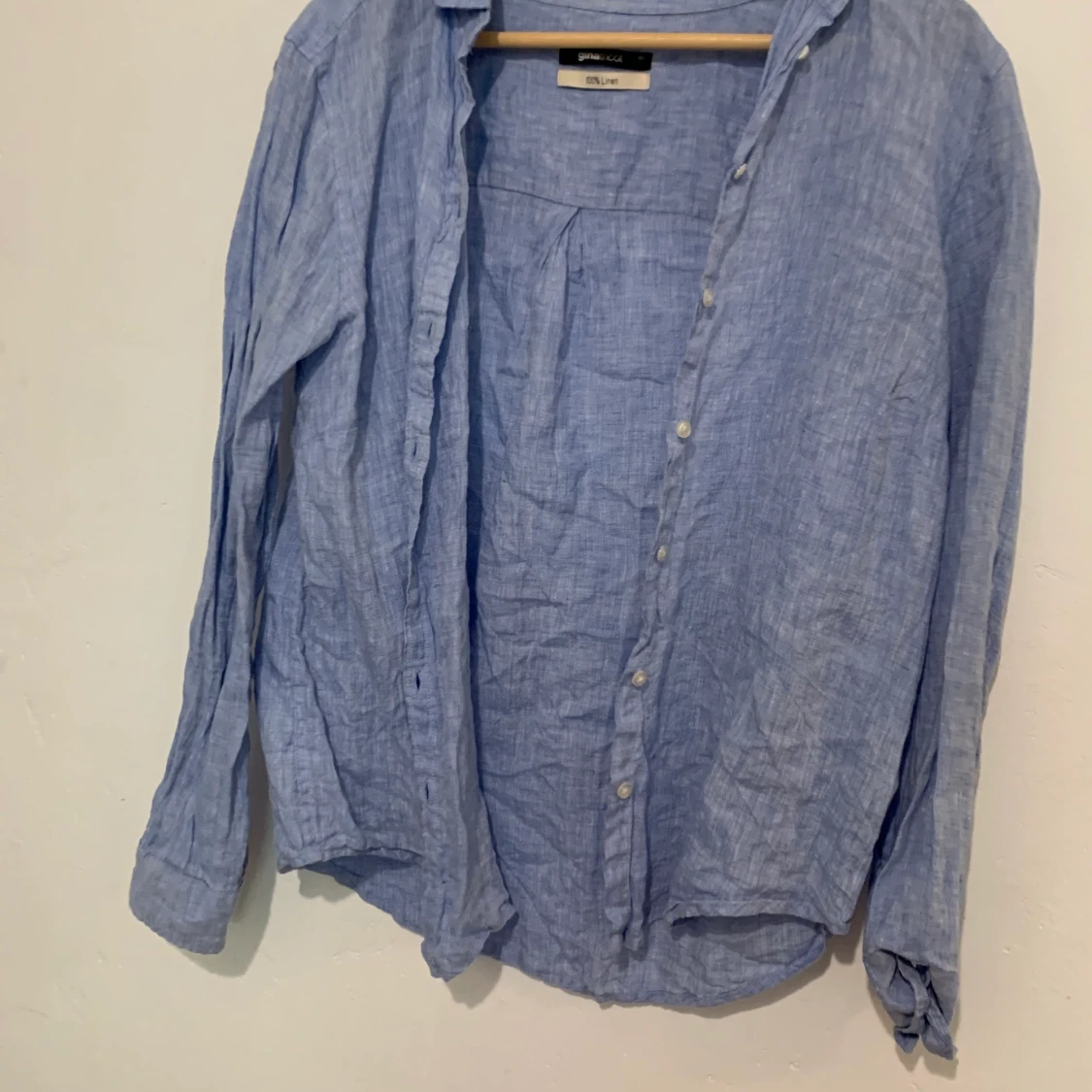 Ljusblå skjorta i 100% linne