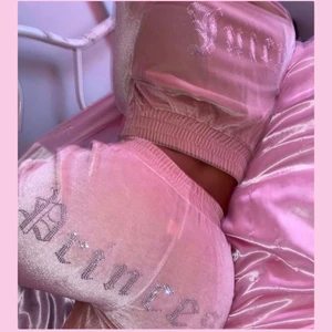Juicy princess velour set - Intresse koll på detta setet, helt nytt och ej använt, köpt för 850 kr från kaysdollhouse. Buda från 400 kr. 