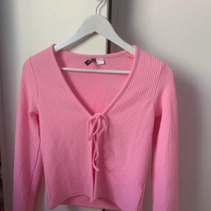 Trendig rosa topp - Supersnygg och populär tröja från H&M i strl S. 