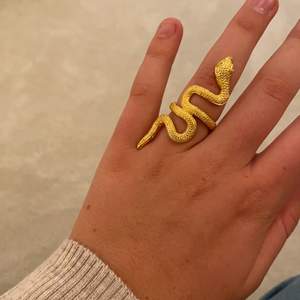 Super fin ring från by anastasia som aldrig är använd:) one size