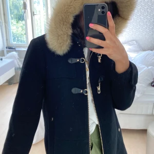 Kappa från mango  - Säljer min vinter/höst kappa från mango. Använd sparsamt och är köpt för 1200kr. Är i storlek M men jag är vanligtvis en S.