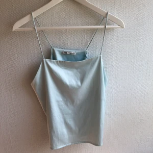 Linne - Ett ljusblått lite från zara i storlek M! Kommer tyvärr inte till användning längre.