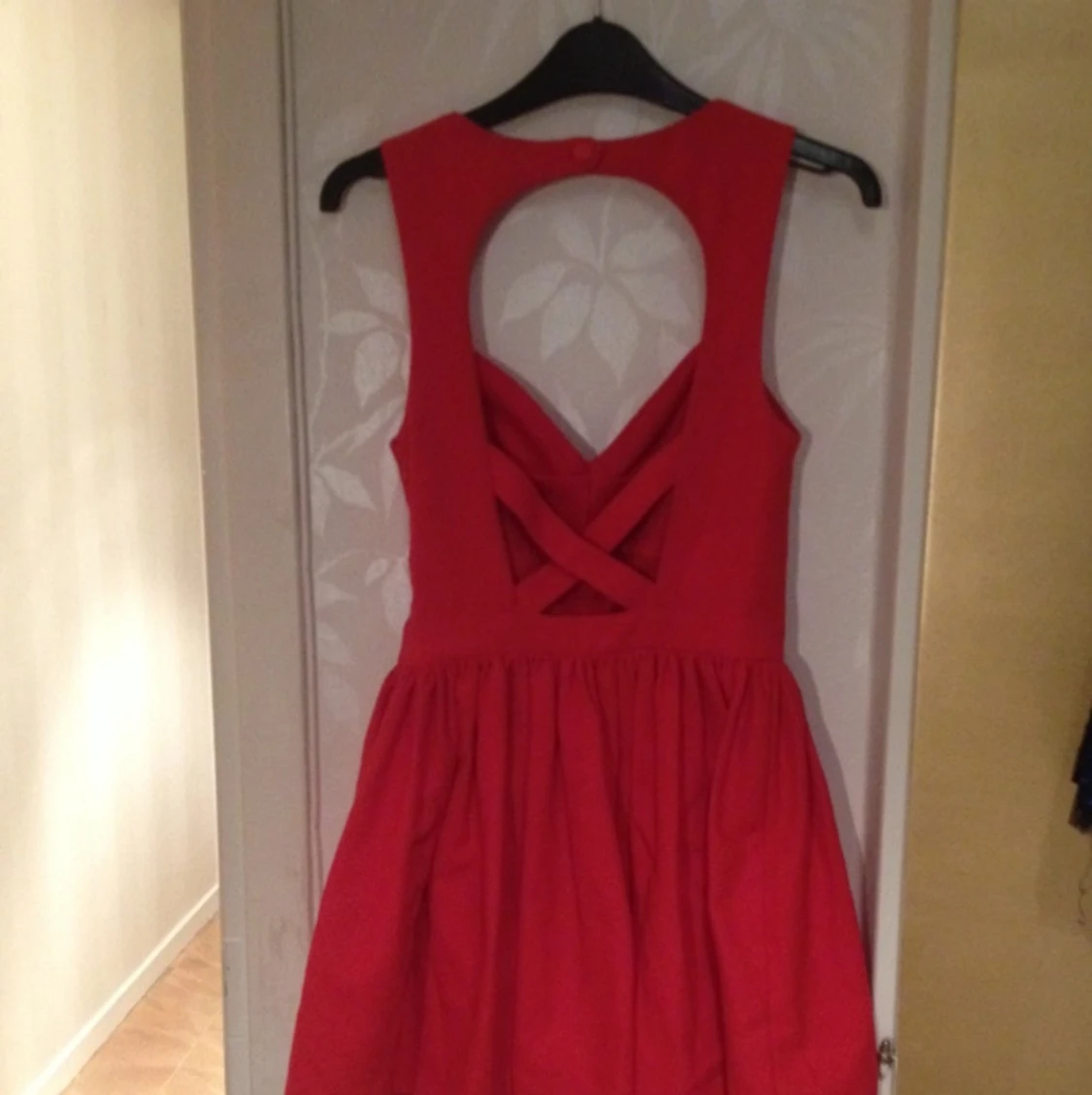 Från Topshop, kort klänning med snygg öppen rygg.