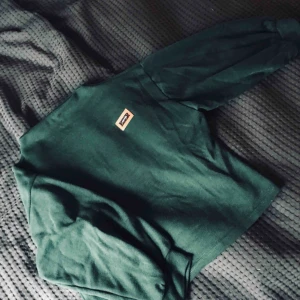  - Tröja från Zaful, använd 1 gång! Ganska liten i storlek. Fint skick:) köparen står för frakt 