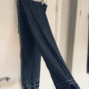  - Supersnygga ”flowy” byxor💓 Köparen står för frakt