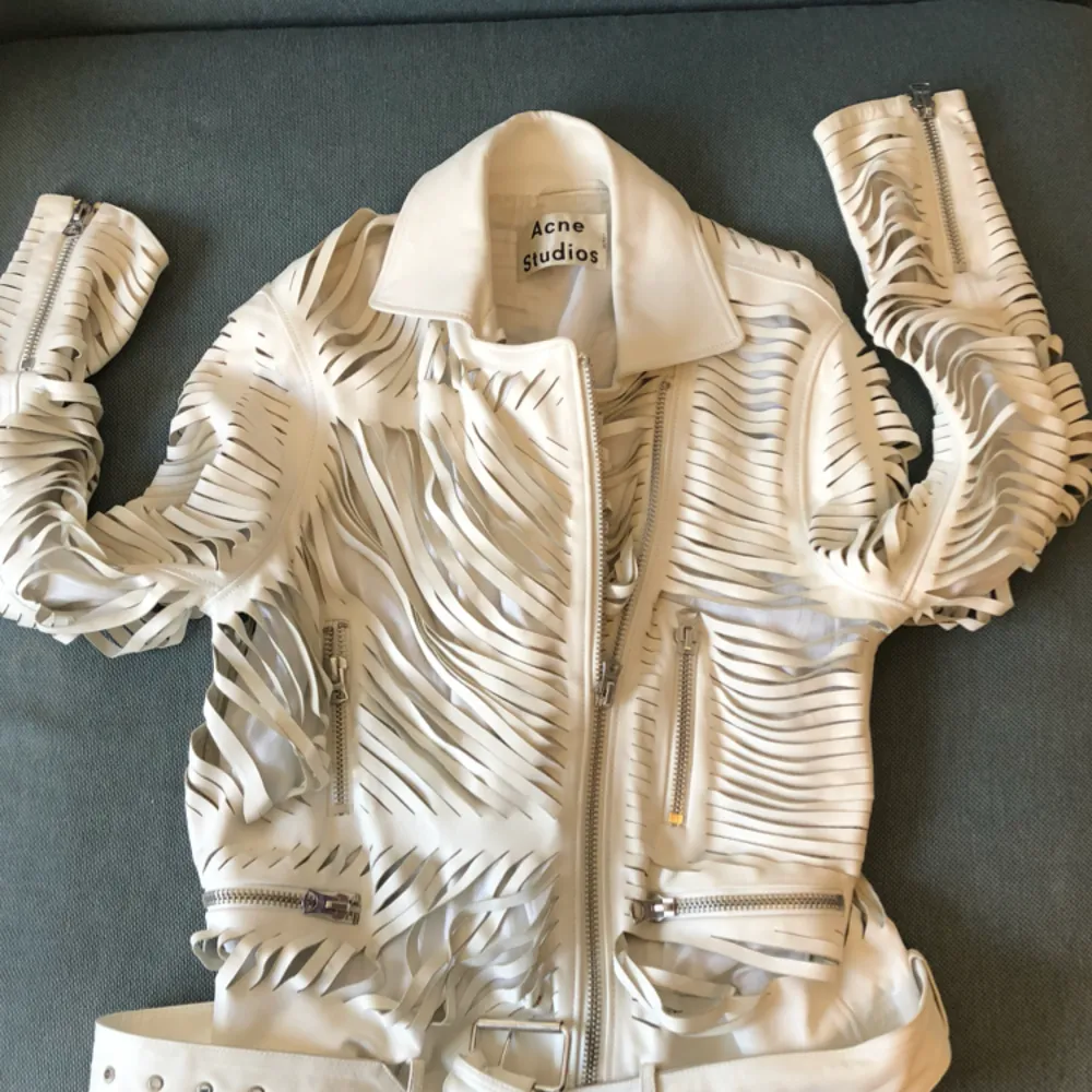 Acne Studios ”Mason” Leather Jacket. Laser cut white leather jacket in women size 36.  Only used a few times.   Original price was €2000.. Jackor.