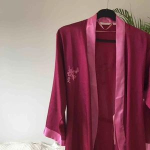  - 🌸 Siden kimono från Lindex. Mycket fint skick. Storlek S. 🌸