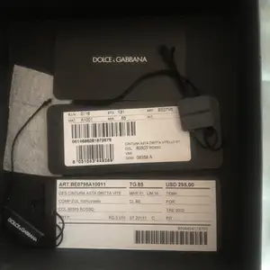 Dolce&Gabbana skärp använd enbart enstaka gånger, köpt från USA. Kartongen & prislapp medföljer. 