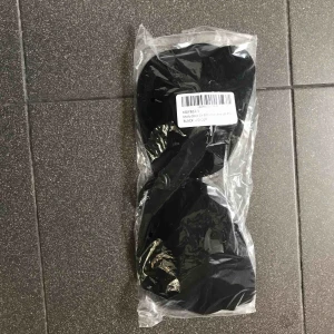  - Stick on bra från Boohoo✨ Aldrig öppnad, jag skulle säga att det är en C storlek men det står D✨ Köparen står för frakten eller mötes upp i Stockholm 