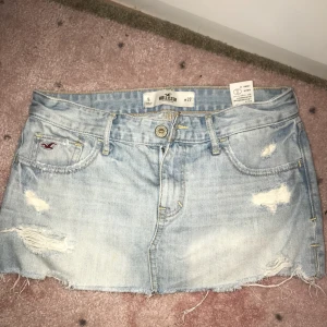  - Hollister kjol. Lite liten i storleken.