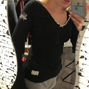 - En väldigt söt långärmad odd Molly tröja, använd få gånger så bestämmer mig för att sälja den så den kan bli använd. Kund står för frakt 💓