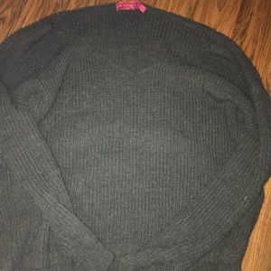  - Svart Stickad tröja 