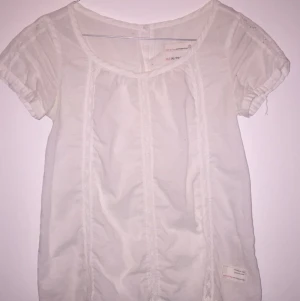  - Säljer en oanvänd jättefin tshirt/blus ifrån odd molly strl 0. Möter upp i centrala Göteborg eller så står köparen för frakten. 