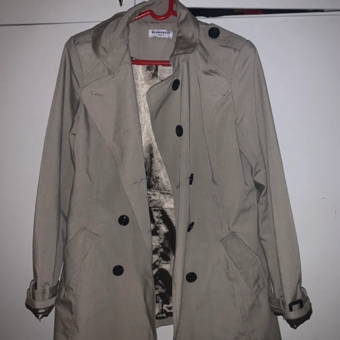 En beige kappa från märket Glamorous.