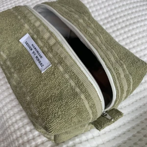 Necessär  - Handgjord necessär perfekt till smink/hudvård/smycken🤍