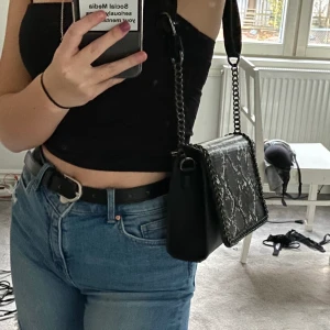 Superfin väska!  - Använd några gånger under sommaren! Får plats med mycket 🤩 ej skadad 