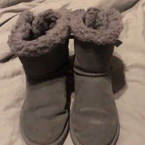 Uggs  - gråa vinterskor Stl 36