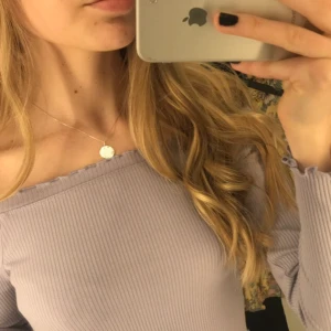 lila top strl S  - lila topp från gina i strl S som jag tycker är lite kort i ärmarna på mig (170cm) använd några få gånger, frakt på 44 kr tillkommer 💜