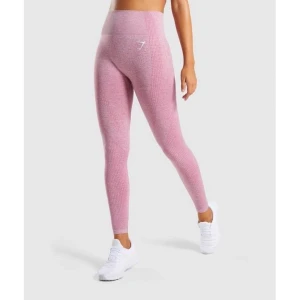Gymshark vital - Gymshark vital, i färgen dusty pink 🌸 Säljer då dom är lite för små för mig! Köpte här på Plick, och hålet vid vaderna fanns redan där då. Jag har själv försökt att laga ihop det, och hålet syns knappt! Aldrig använd, endast testad. Skriv för mer bilder!