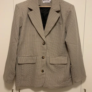 NAKD - Snygg kavaj som tyvärr inte kommer till användning! 