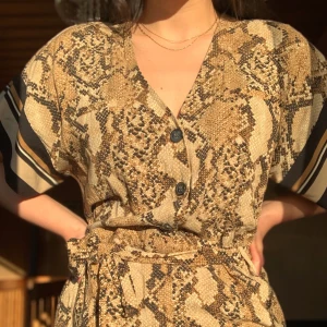 Byxdress  - Skitsnygg byxdress i djurmönster✨✨ Frakt 50kr🧚 Kan även mötas upp om det passar bättre💓