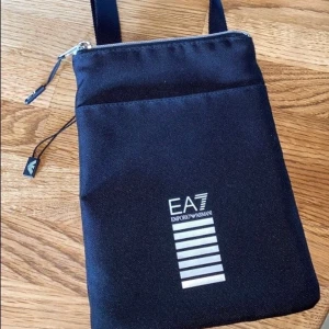 Ea7 axelväska  - Aldrig använd