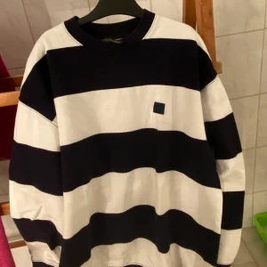 Acne sweater - Randig jättesnygg oversize acne sweater, skriv till mig om du vill ha fler bilder :)