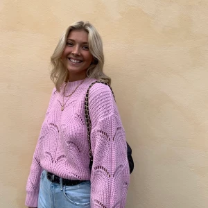 Rosa tröja - Säljer min Såå fina rosa tröja från Gina! Använd fåtal gånger o säljer för den inte kommer till användning💓💕 