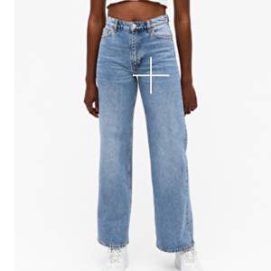 Monki jeans i modellen Yoko och i färgen mid blue, säljer pga att dom inte kommer till användning. Ny skick, skriv privat för fler bilder!🥰