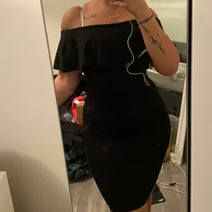 KLänning - Klänningen är i fint skick och köpt från nelly