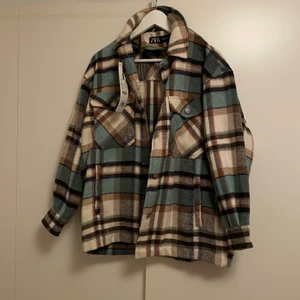 RUTIG JACKA | Zara  - Otroligt skön passar på XS-M (prislapp kvar) 