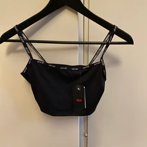 Levis crop top - Levis crop top i strl XS! Köpte denna för 399kr