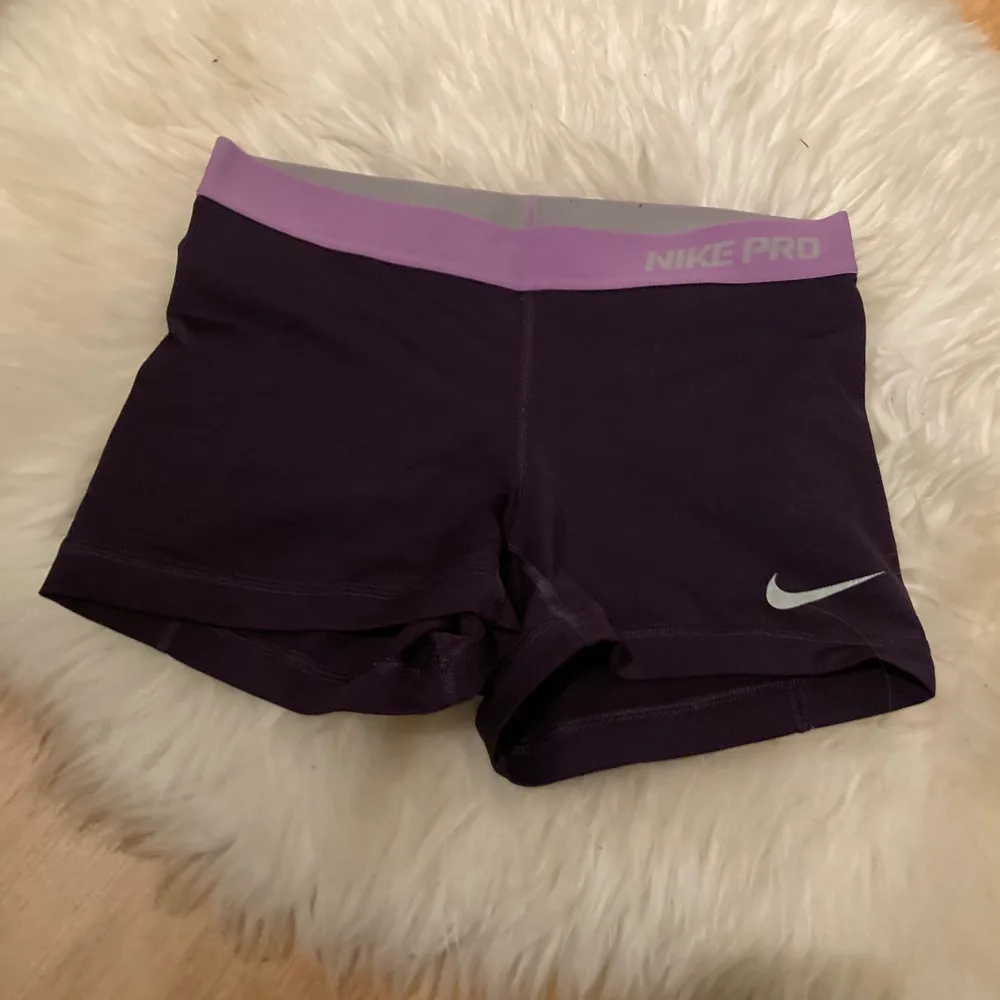 Knappt använda Nike short i lila. PMa frågor❣️. Hoodies.