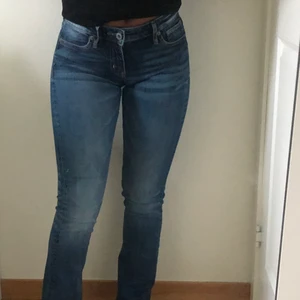 Crocker jeans  - Jättefina jeans ifrån crocker, dessa jeans säljs inte längre i butik osv. Lite lågmidjade 