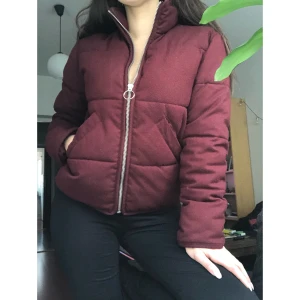 Weekday jacka  - Fin jacka från weekday i storlek XS (oversize). Möts gärna upp i Malmö annars tillkommer frakt 💌