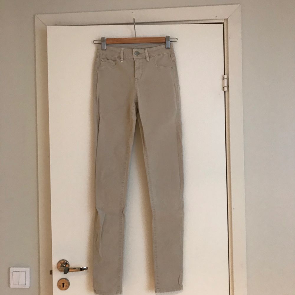 Beiga jeans från Cubus i storlek XS 