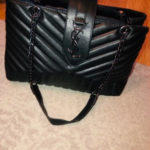 Ysl väska helt ny  - Helt ny