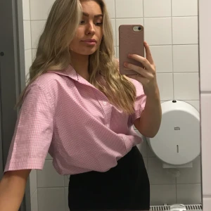 Rosa skjorta - Fin rosa skjorta!! Lite vintage style ✨💫🥰