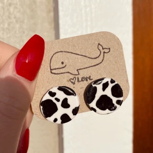 Handgjorda örhängen! - Supercoola handgjorda örhängen! 50% skänks alltid till att rädda korallreven🌊💙 