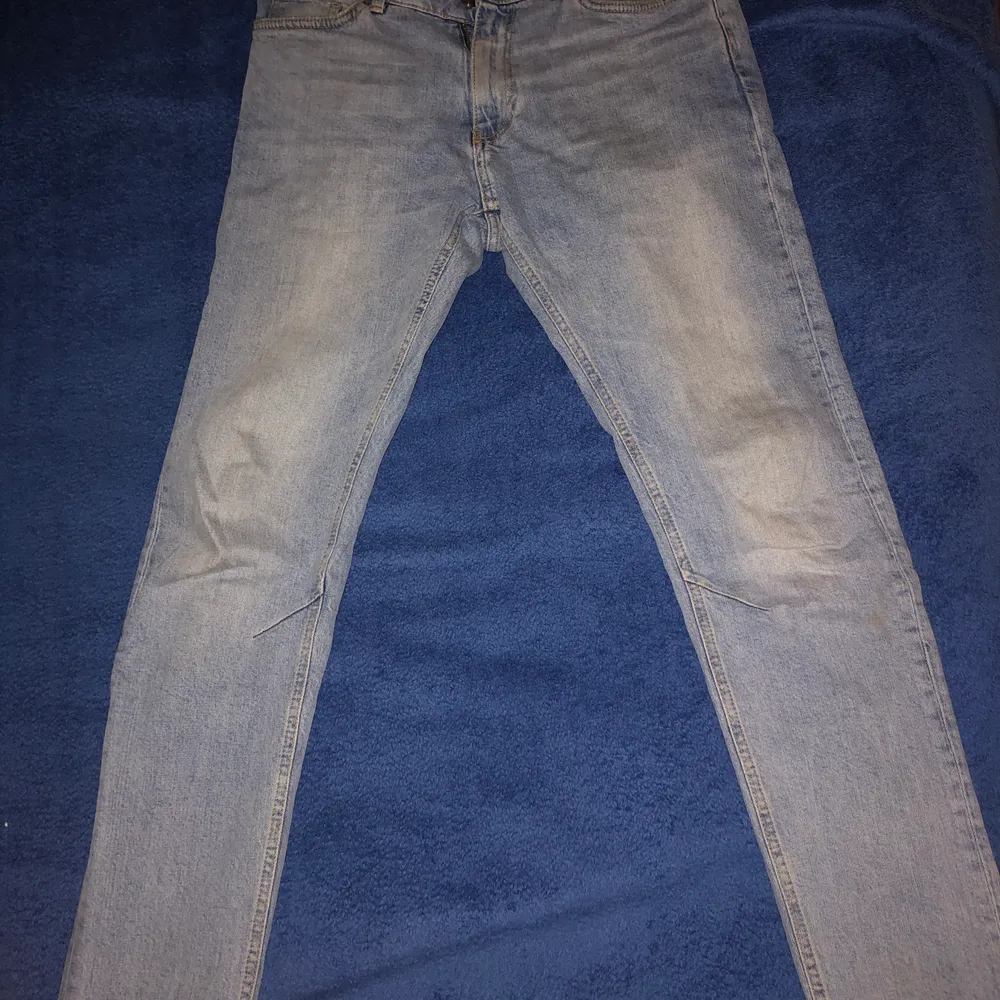 Ljusblåa Karve jeans ca två år gamla, passformen är slim och storleken är W31. Inga hål eller fläckar på, bra skick med andra ord.. Jeans & Byxor.