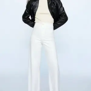 Vida jeans från Zara, använda ett fåtal gånger💕 (ser skrynkliga ut på bild men går att stryka) nypris: 400kr, mitt pris: 100kr +frakt